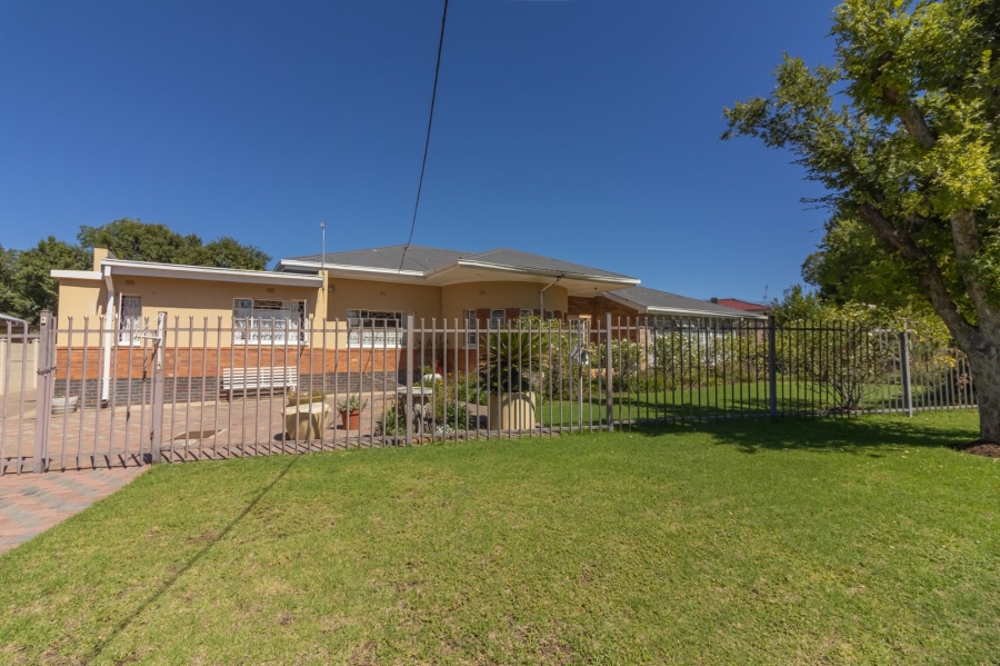 4 Bedroom Property for Sale in Kroonheuwel Free State